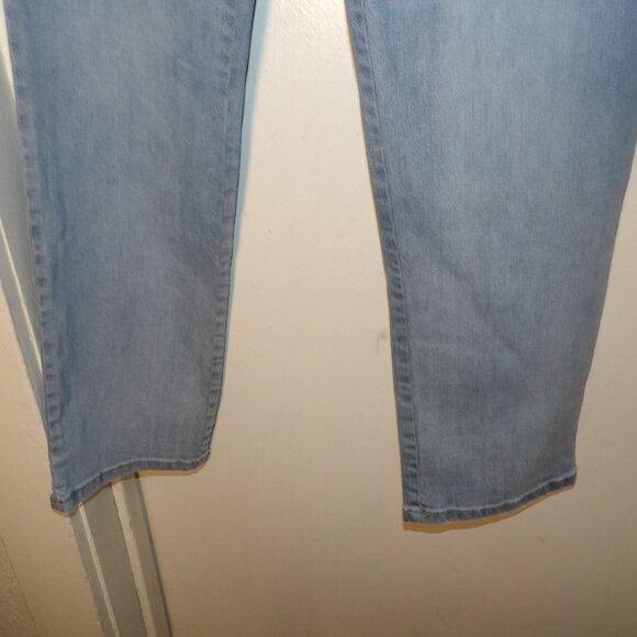 Gloria Vanderbilt Amanda Light Wash Straight Mom Jeans Sz 12 - Picture 3 of 6
